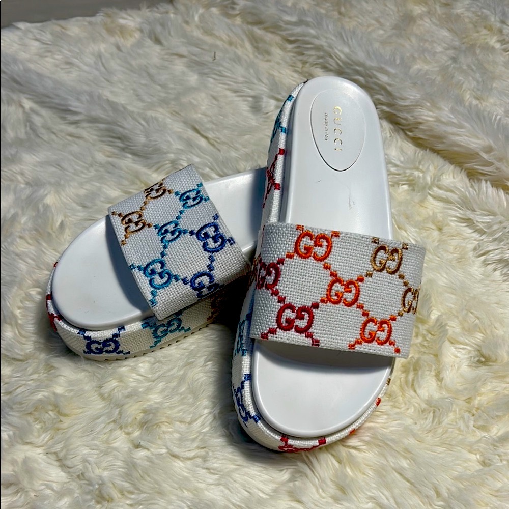 GUCCI Angelina Embroidered Rainbow Platform Slide